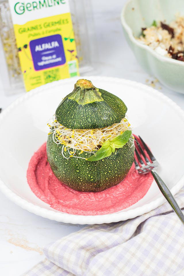 Courgettes farcies au quinoa, feta et graines germées de Germ'Line