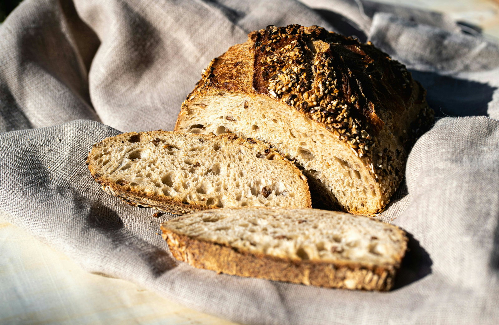 mains-pain-sans-gluten-petrissage
