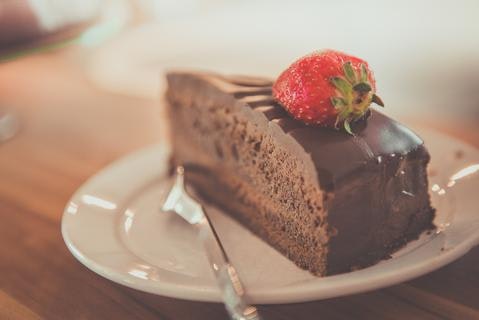 Gâteau au chocolat avec du bicarbonate remplaçant la levure